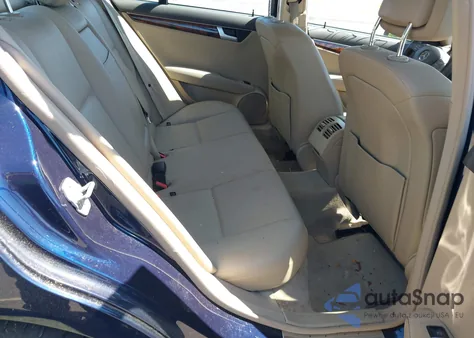 2013 Mercedes-Benz C 300 Luxury 4Matic/Sport 4Matic z USA, uszkodzony, nr VIN WDDGF8AB6DR265878